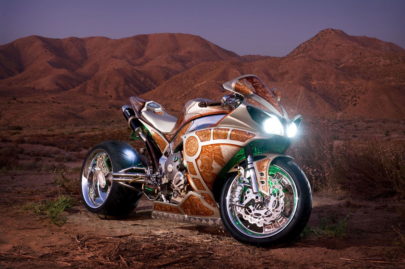 عکس دختر با موتور سنگین برای پروفایل