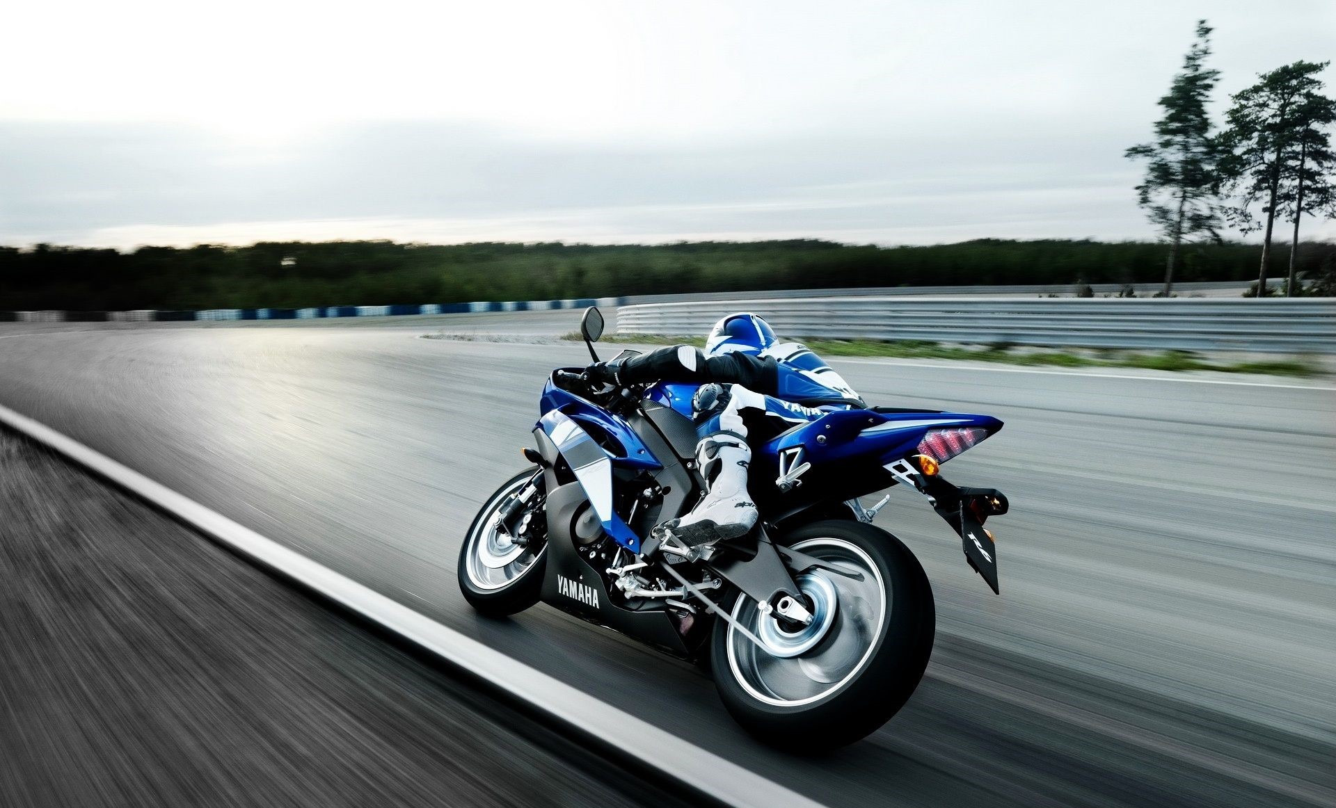 عکس دختر با موتور سنگین برای پروفایل