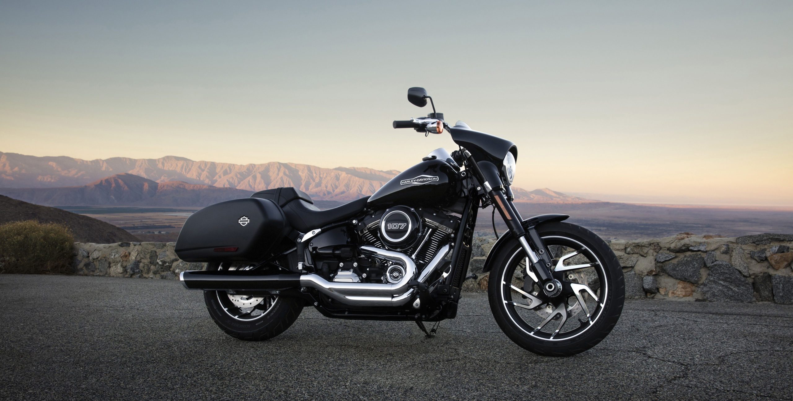 عکس دختر با موتور سنگین برای پروفایل